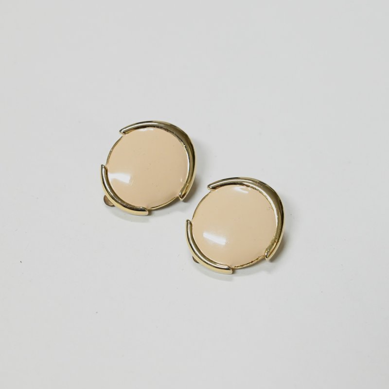 [Egg Plant Vintage] Day and Moon Plastic Clip-On Antique Earrings - Earrings & Clip-ons - Other Man-Made Fibers 