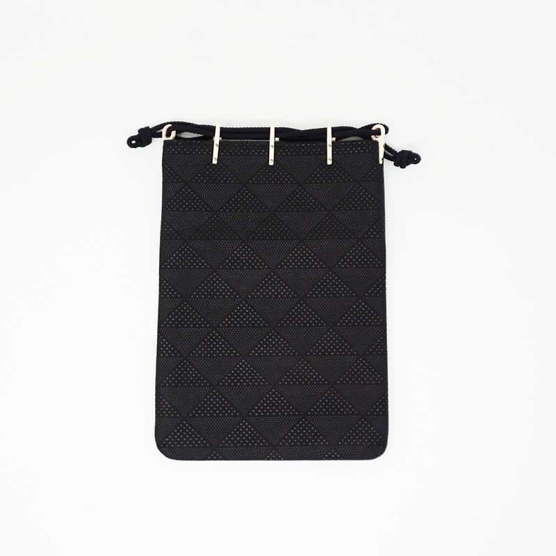 Gokiri bag, Inden, large wave scale pattern, black background x black lacquer - กระเป๋าถือ - หนังแท้ สีดำ