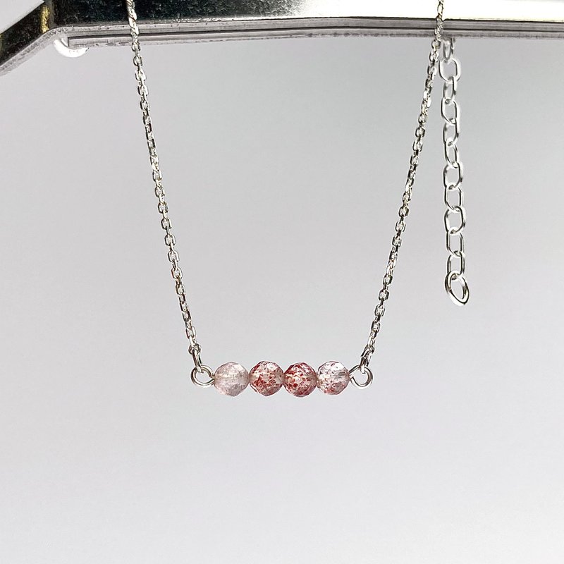 Strawberry quartz and silver chain bracelet - สร้อยข้อมือ - เงิน 