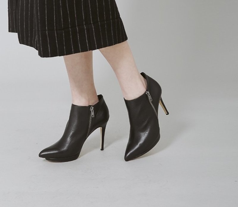 Minimalist retro leather tail with leather black - Women's Booties - Genuine Leather Black
