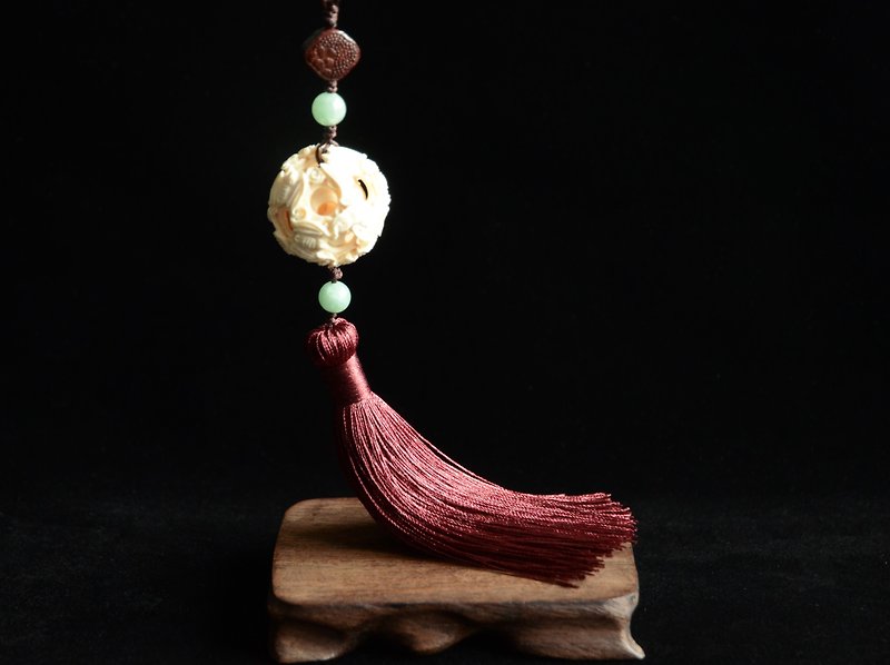 [Full House] Mammoth ivory carved five ball ornaments - Other - Gemstone White