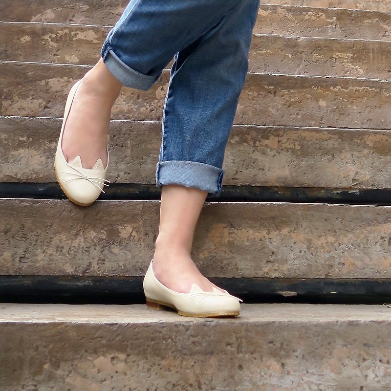 Wanna Cat Flat Shoes - Cream - รองเท้าลำลองผู้หญิง - วัสดุอื่นๆ ขาว