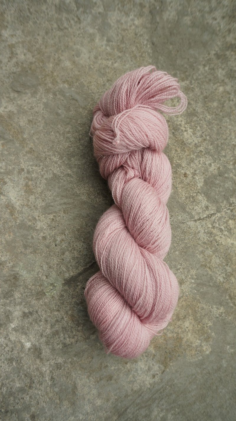 手染蕾絲線。素色霧粉 (BFL) - 編織/羊毛氈/布藝 - 羊毛 