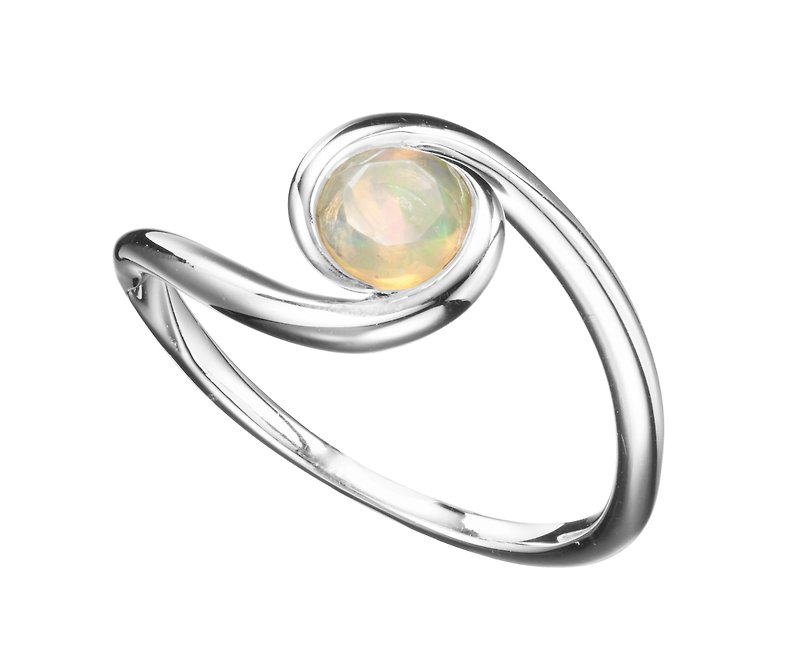 White gold opal ring. Rainbow opal engagement ring, White opal wedding ring - แหวนทั่วไป - เครื่องประดับ สีเงิน