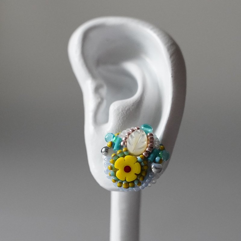 Beaded Clip-On earrings 14 blue white yellow shell large one-of-a-kind unique flower - ต่างหู - แก้ว หลากหลายสี