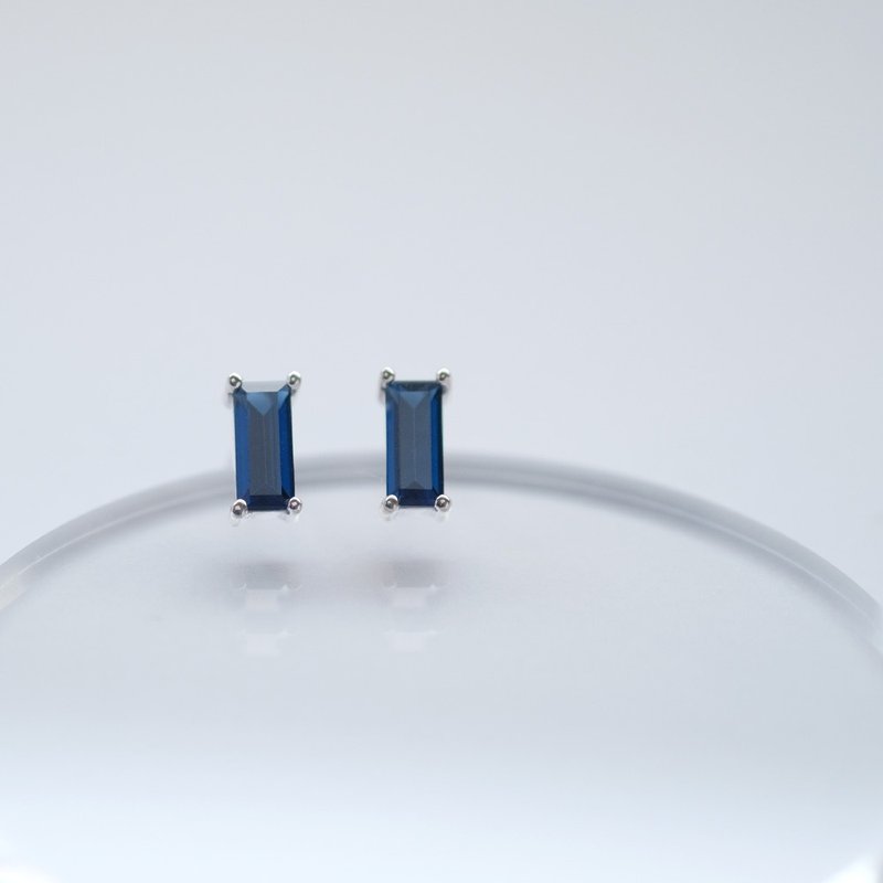 Mini Sapphire Square Earrings Silver 925 - ต่างหู - โลหะ สีน้ำเงิน