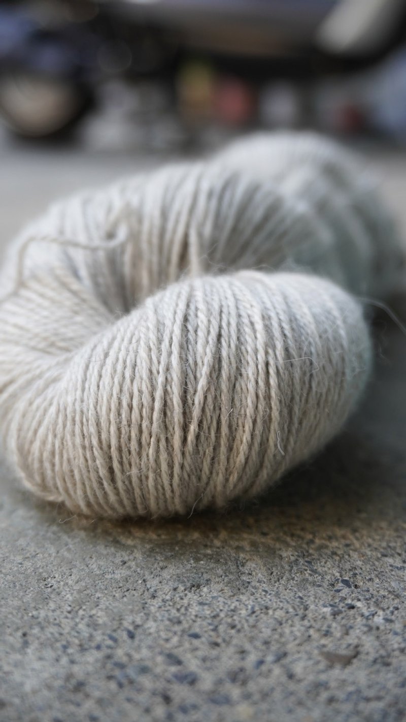 Cute angel gray (4ply socks line / baby alpaca / silk / cashmere) - เย็บปัก/ถักทอ/ใยขนแกะ - ขนแกะ สีเงิน