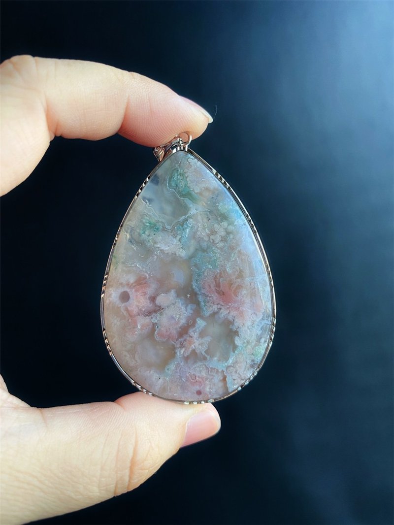 [Sold] Sakura Agate Small Fresh Pink Flower Green Leaves Oil Painting Style S925 Silver Inlaid Drag Pendant - Necklaces - Crystal Pink