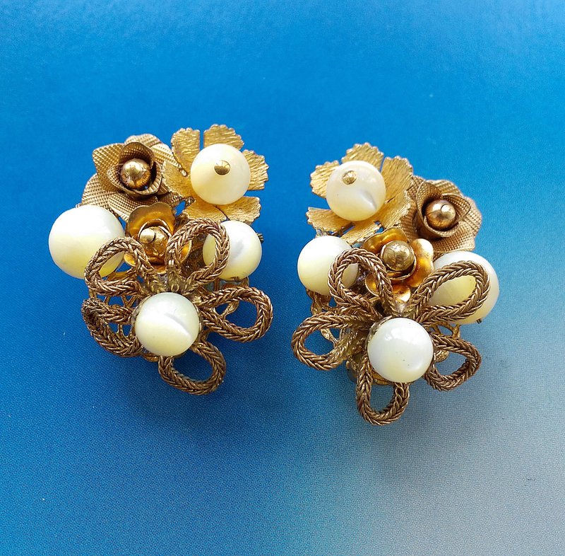 Vintage Jewelry 西洋古董飾品 KRAMER 珠花繁複典雅 夾式耳環 - 耳環/耳夾/耳骨夾 - 其他金屬 金色