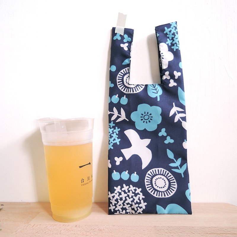 green bag for drinks -  flower & blue birds - ถุงใส่กระติกนำ้ - วัสดุกันนำ้ สีน้ำเงิน