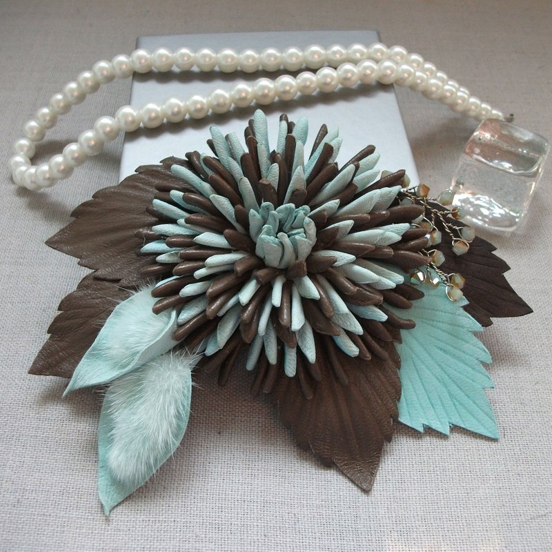 Leather brooch turquoise-chocolate aster with fur trim - เข็มกลัด - หนังแท้ สีนำ้ตาล