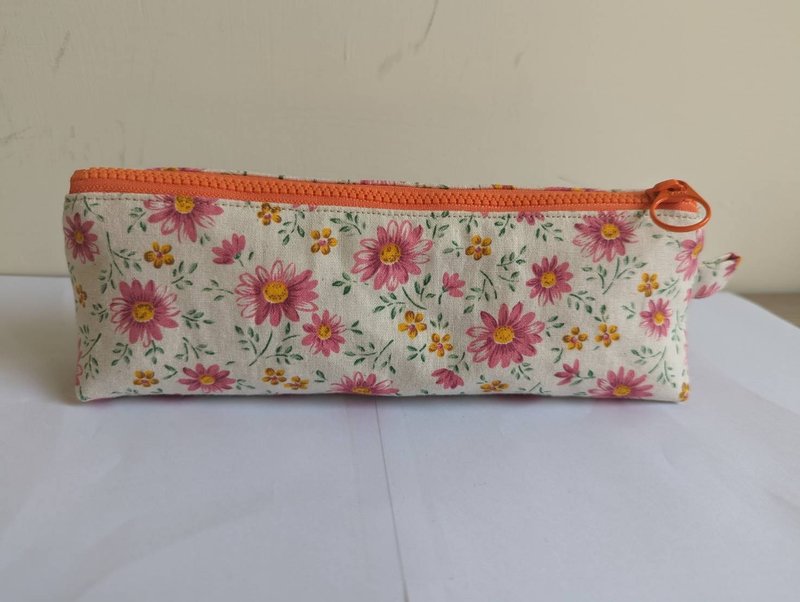 Floral multipurpose zipper pencil case - กระเป๋าสตางค์ - ผ้าฝ้าย/ผ้าลินิน สีแดง