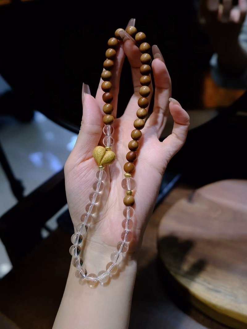 天然白水晶老山檀手鏈搭配愛心屁桃 新中式手鏈 可愛文玩手鏈 - 手鍊/手環 - 水晶 