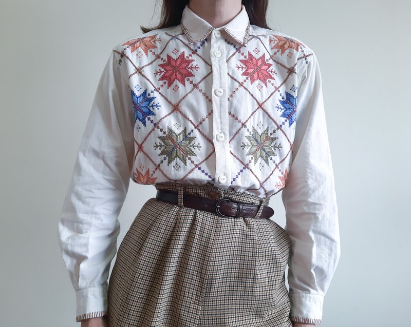 Vintage floral embroidered corduroy shirt , White cream corduroy shirt - Men's Shirts - Cotton & Hemp Multicolor