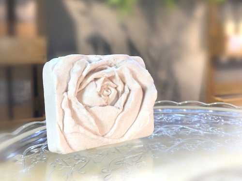 岩之月銀黏土工坊 公司名稱: 岩之月企業社 公司統編: 91137820 手工皂課程 - 玫瑰鹽皂