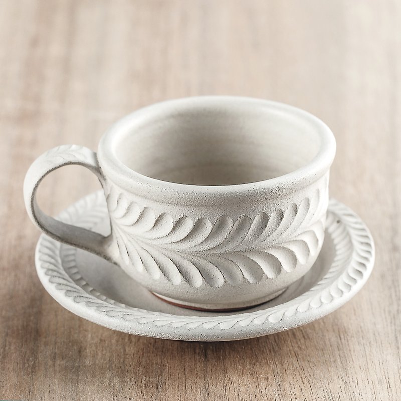 【手感刻紋】手刻植感紋理 咖啡杯盤組 (月桂) - 咖啡杯 - 陶 多色