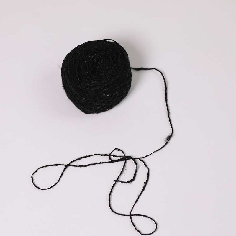 手捻香蕉絲線-黑灰-公平貿易 - 編織/羊毛氈/布藝 - 植物．花 黑色