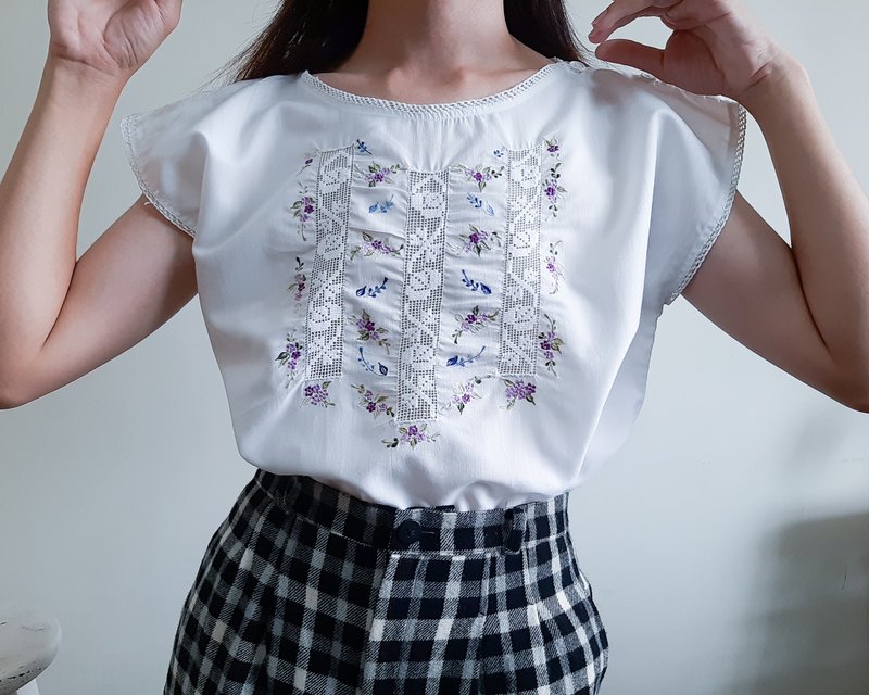 Vintage White Cotton Embroidered Blouse Hand Crochet Blouse Tunic Top Size M - เสื้อเชิ้ตผู้หญิง - ผ้าฝ้าย/ผ้าลินิน ขาว