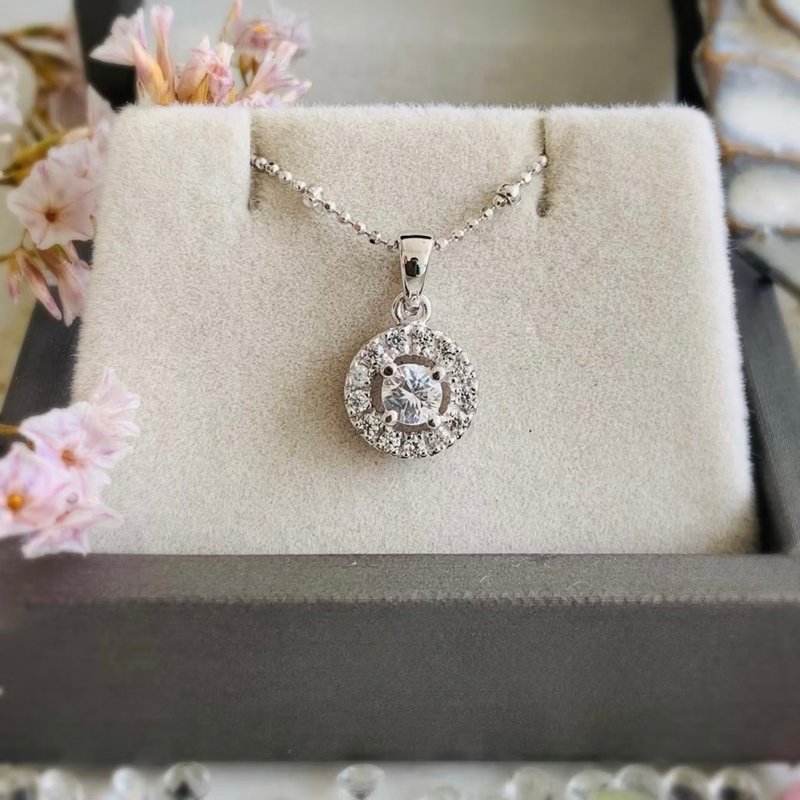 項鍊吊墜, 4毫米圓形切割白色鋯石, 周圍環繞1.5毫米白色鋯石 - 項鍊 - 半寶石 透明