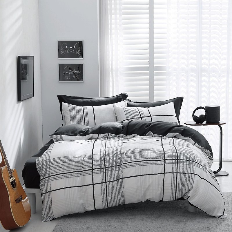 Good Relationship HAOKUANXI | Between Black and White-New Tencel Cotton Plaid Bed Bag, Quilt Cover, Pillow Case Set - เครื่องนอน - วัสดุอีโค สีดำ