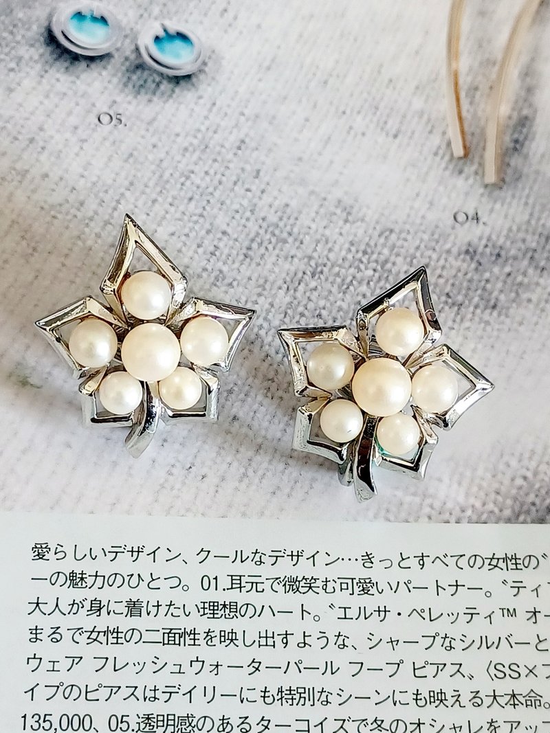 vintage jewelry  Trifari 華麗亮銀珍珠五瓣花卉 夾式耳環 - 耳環/耳夾/耳骨夾 - 其他金屬 