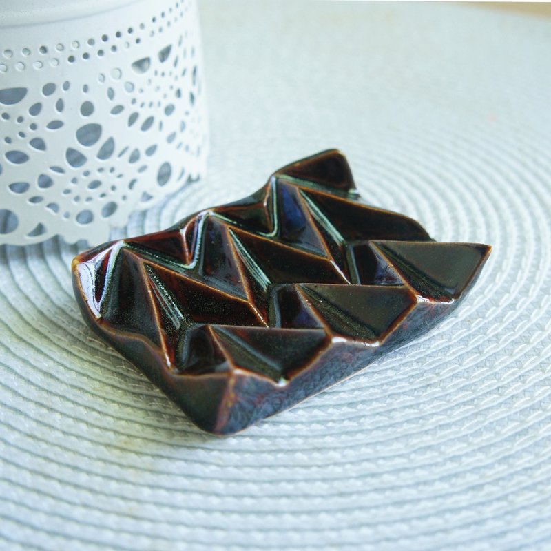 Lovely Japanese porcelain clay [origami rectangular plate, black skillet] - น้ำหอม - ดินเผา สีนำ้ตาล