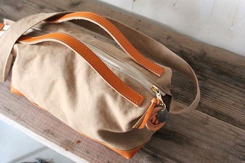 nomad-mini / tannin dyed canvas x leather shoulder bag - กระเป๋าถือ - ผ้าฝ้าย/ผ้าลินิน สีเขียว