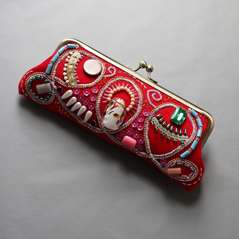 Can also be used as a glasses case. Beaded embroidered pen case kiss lock bag 14. Red. One of a kind. Free shipping. Great gift for Respect for the Aged Day or Mother's Day. - Eyeglass Cases & Cleaning Cloths - Wool Red