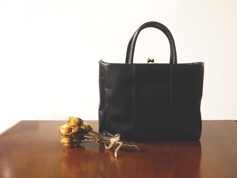 Amo Bag - Black - Small - กระเป๋าแมสเซนเจอร์ - หนังแท้ สีดำ