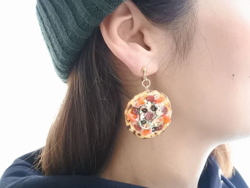 Miniature food,Tomato and salami pizza earrings - Earrings & Clip-ons - Clay Orange