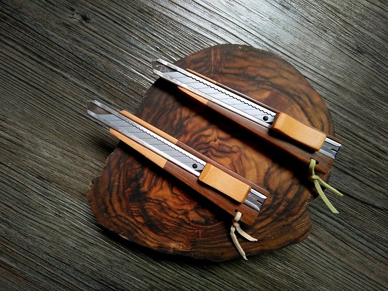 万能ナイフ30のXオリジナルの木製ハンドル<二重に組成>微細繊細ハウジングスリーブ（台湾ヒノキ降真履歴書+）が取り付けられています - その他 - 木製 ブラウン