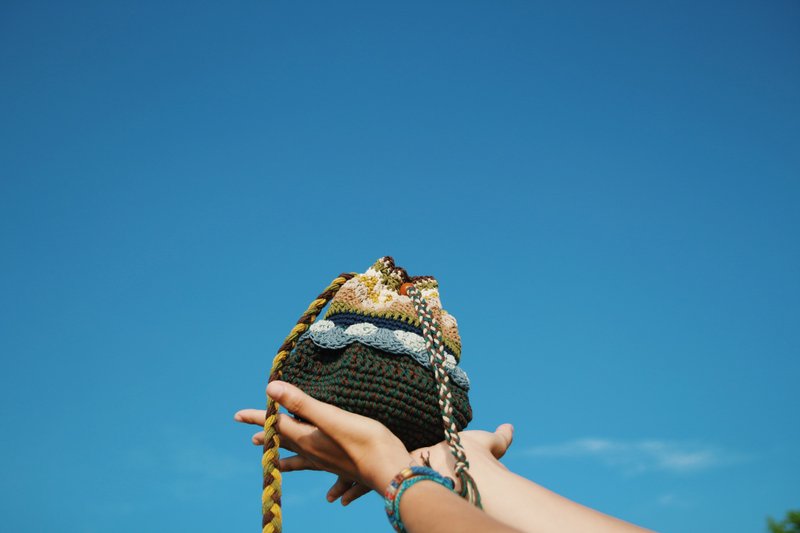 Summer Knitted Hill Bag-Peak Wave - กระเป๋าแมสเซนเจอร์ - ผ้าฝ้าย/ผ้าลินิน สีน้ำเงิน