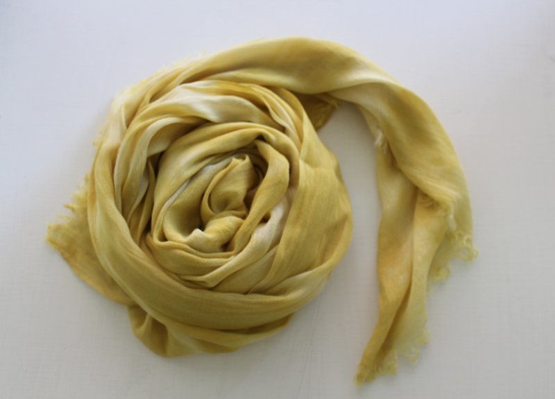 Dyed isvara and wood with pure cotton, pure cotton and shawl - ผ้าพันคอ - ผ้าฝ้าย/ผ้าลินิน สีเหลือง