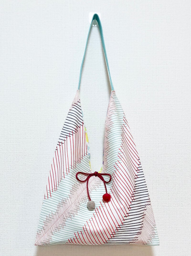 2019 spring / Japanese style side backpack / medium size / red color strip / shallow triangle - Messenger Bags & Sling Bags - Cotton & Hemp Blue