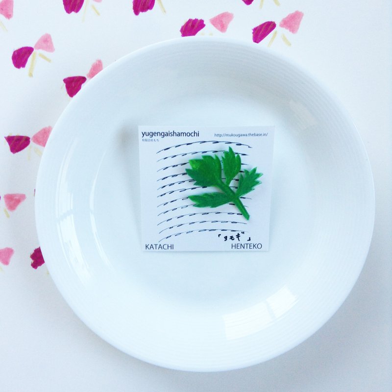 ヨモギ　スタッドピアス　1点もの　キャッチ付き - ピアス・イヤリング - プラスチック グリーン