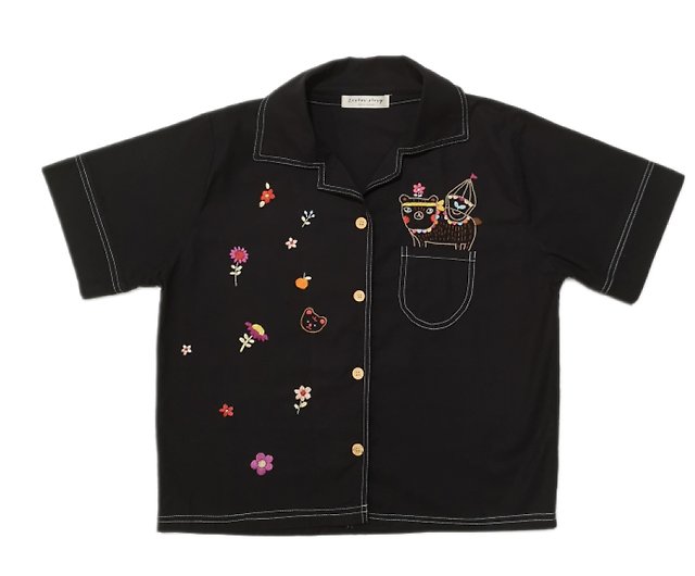 アロハシャツ ブラックの襟 手刺し クマの花柄のデザイン とてもかわいいです ショップ Gailstudio シャツ ブラウス Pinkoi
