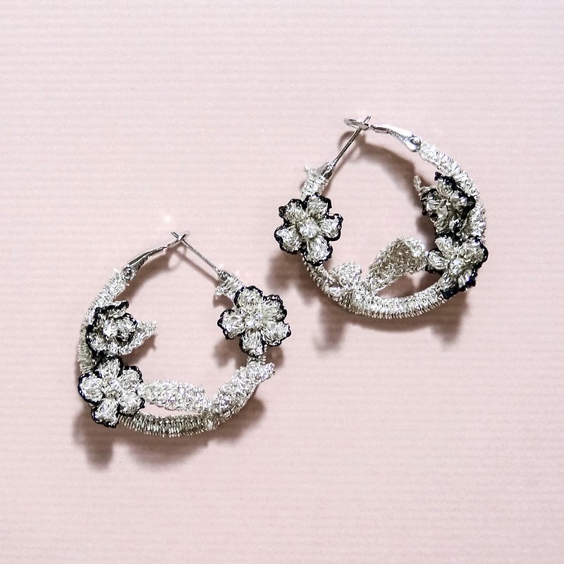 Lace Braided Single Petal Black Edge Camellia Flower Flower Earrings Handmade Jewelry Ornaments Botanical Wedding Ornaments - Earrings & Clip-ons - Thread Pink