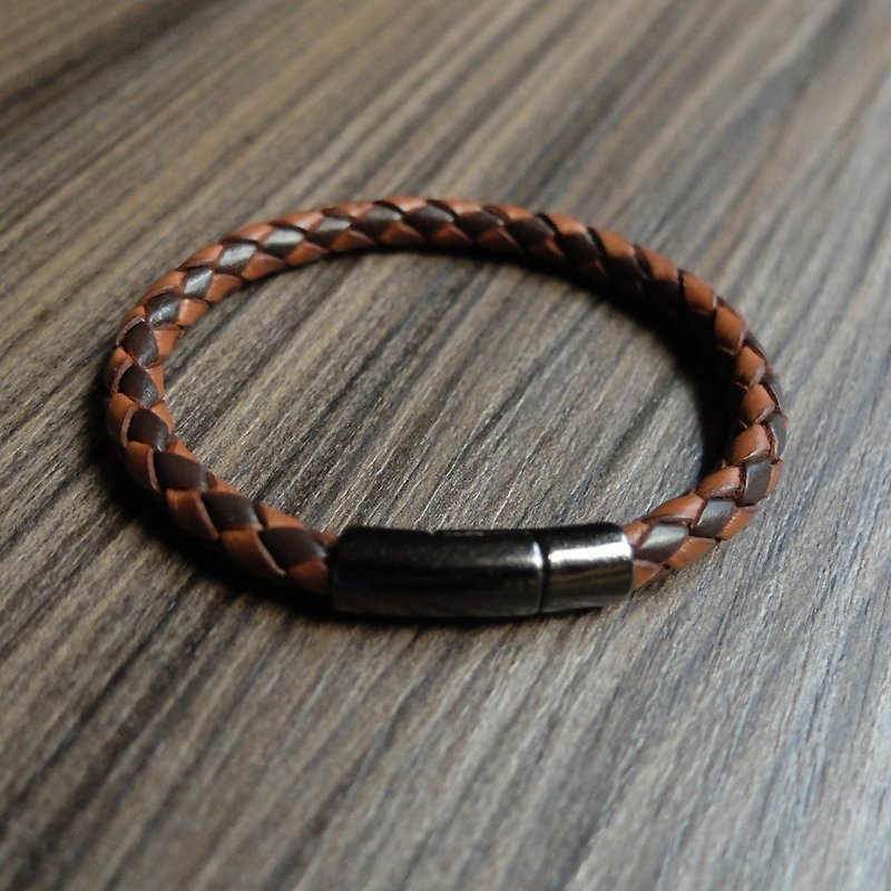 金屬黑磁扣 真皮編織 手環 (駝色+棕色編織皮繩/金屬黑扣件) - 手鍊/手環 - 真皮 咖啡色