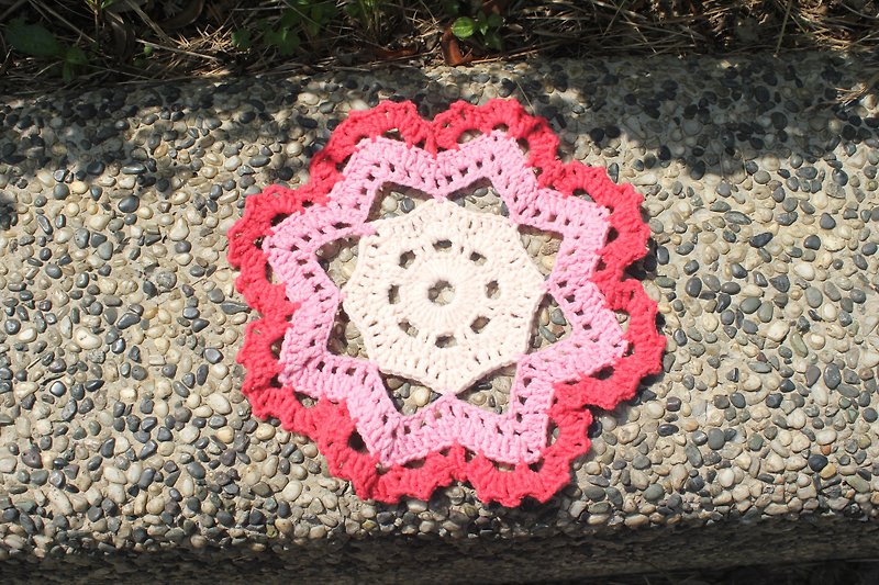 Layers Pink lace octagonal mat Octagon mat - ของวางตกแต่ง - ผ้าฝ้าย/ผ้าลินิน สึชมพู