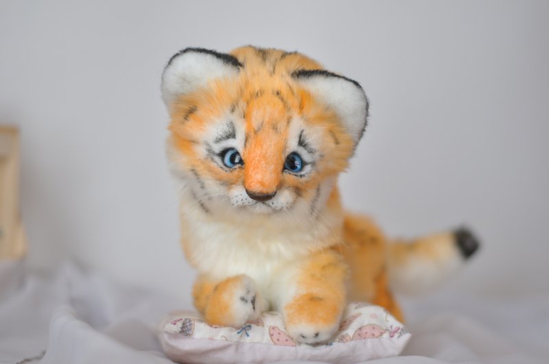 Tiger Sheldon. Made to order. Realistic toy. Ooak doll Art doll Customized gift - ตุ๊กตา - ไฟเบอร์อื่นๆ สีส้ม