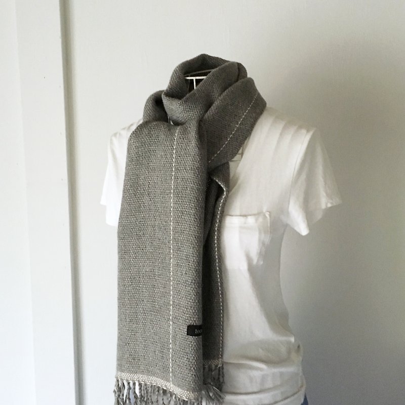 ユニセックス手織りマフラー "Light Grey and White lines" - 絲巾 - 羊毛 灰色