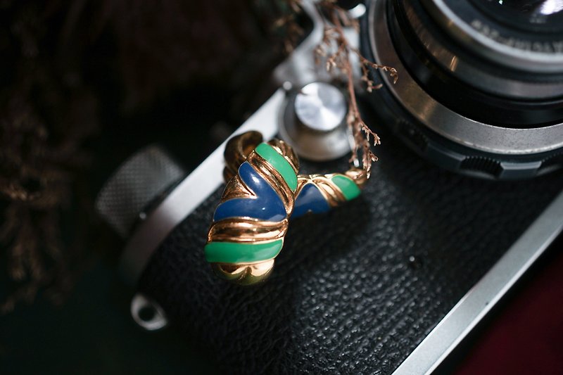 [Antique jewelry/Western old pieces] VINTAGE American AVON Teal color vintage half hoop earrings - ต่างหู - โลหะ สีทอง