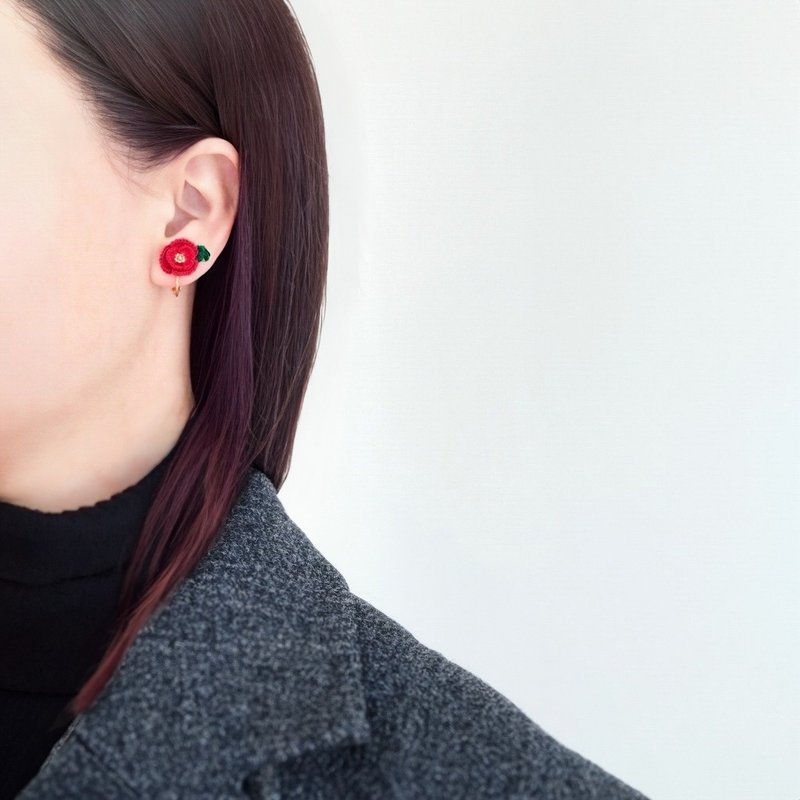 Red Clip-On Earrings, Lace Knit - ต่างหู - ผ้าฝ้าย/ผ้าลินิน สีแดง