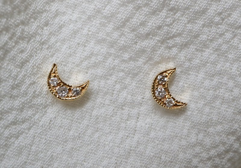 Little Moon Diamond Earrings - ต่างหู - เพชร สีทอง