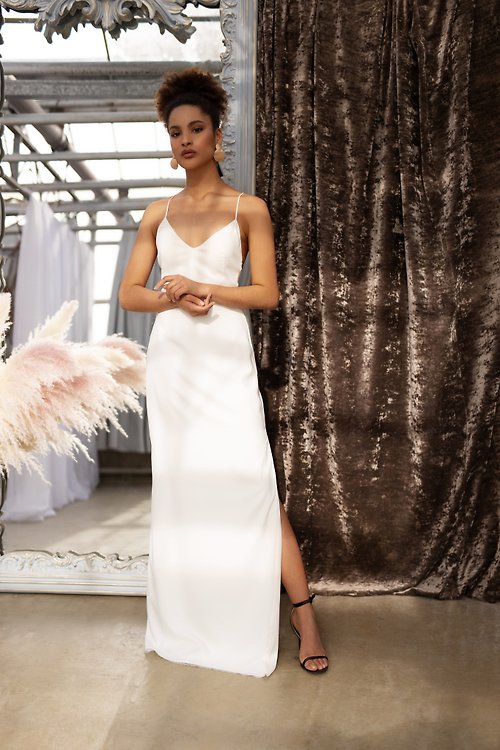 Dream&Dress Slit skirt dress. Sleep bridal gown. Light open back combination dress.