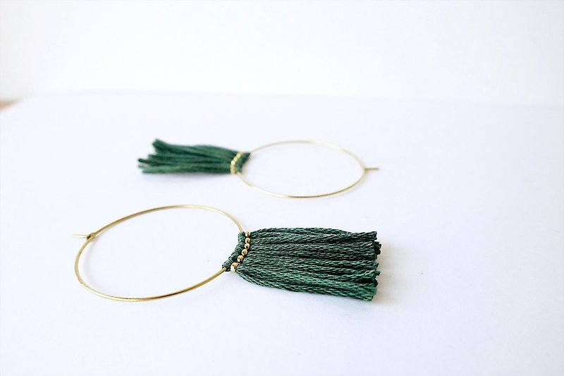[endorphin] Brass Ring Forest Green Tassel Earrings - Earrings & Clip-ons - Other Metals Green