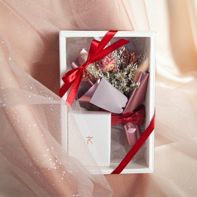 Romantic red bouquet jewelry gift box | packaging | sterling silver jewelry. Dry flowers. gift - สร้อยคอ - เงินแท้ 
