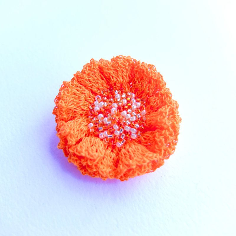 flower brooch orange - เข็มกลัด - ผ้าฝ้าย/ผ้าลินิน สีส้ม