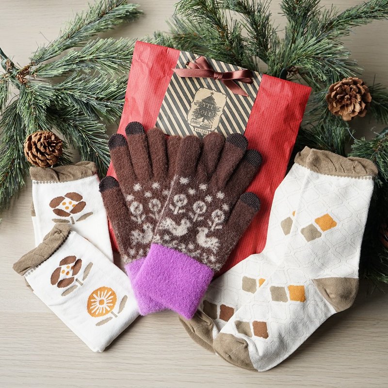 Christmas limited smartphone operation gloves and 2 pairs of socks set - Gloves & Mittens - Nylon Brown