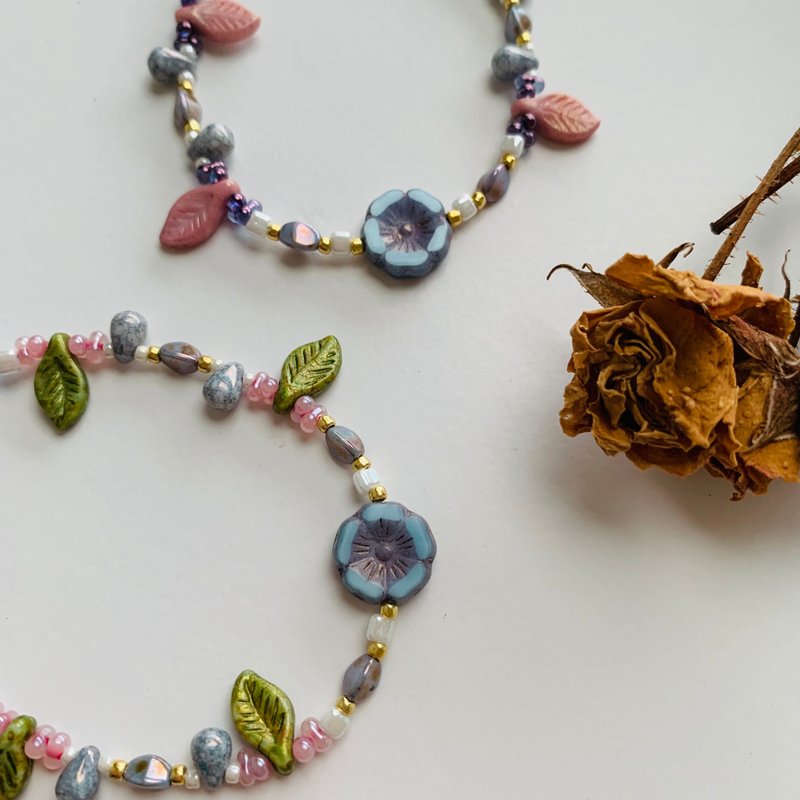 girl in bloom - Bracelets - Glass 